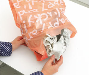 新聞紙とビニール袋で「鳥ヨーヨー」。自宅で作る簡単おもちゃの画像5