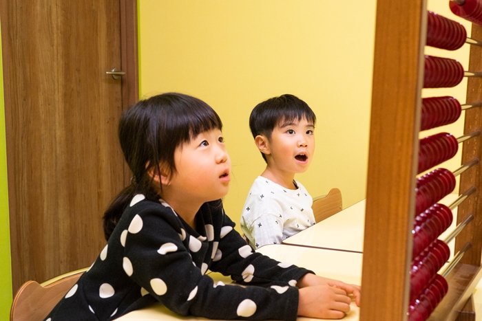 2歳児が50分間集中できる面白さ。七田式教室の授業をレポート！の画像6