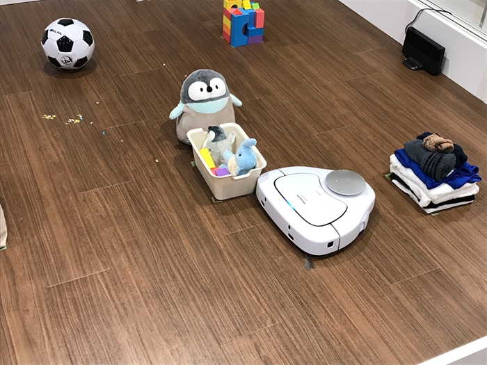 散らかりすぎて使えない ズボラなママがロボット掃除機と上手に付き合う方法 Kodomoe コドモエ 親子時間 を楽しむ子育て情報が満載