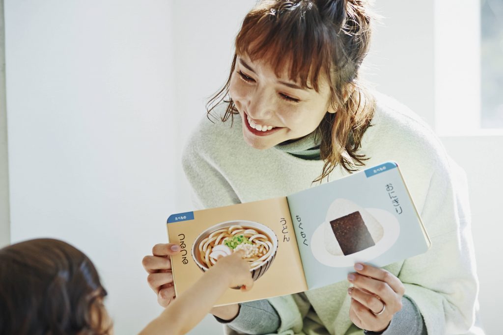 豊田エリーさんの絵本子育て 読み聞かせが親子の大切なきずなに Kodomoe コドモエ 親子時間 を楽しむ子育て情報が満載