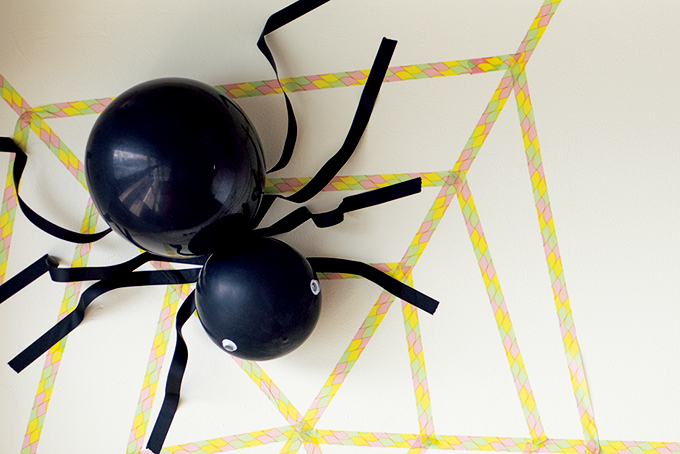 ハロウィンの飾り付け★マスキングテープで作る「クモの巣＆クモ」【最新号からちょっと見せ】