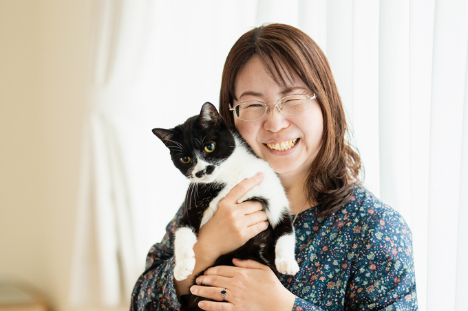 絵本作家・大森裕子さんロングインタビュー。『ねこのずかん』や『いぬのずかん』は、子どもの頃の私がほしかった図鑑です【最新号からちょっと見せ】
