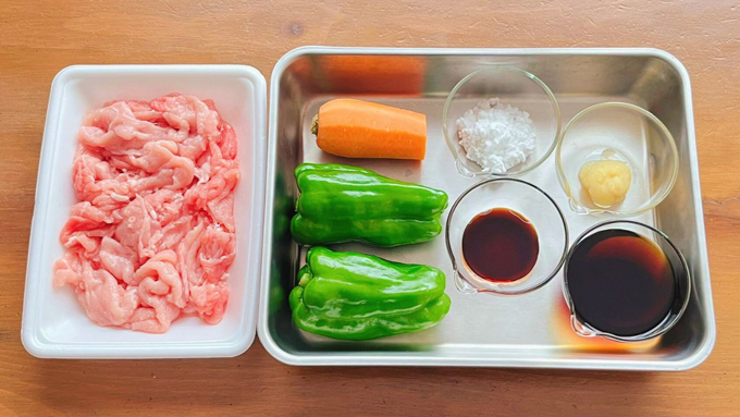 パサパサしない！ コスパよしの「豚こま切れ肉」を、しっとりおいしく調理する「青椒肉絲（チンジャオロース）」【なにもしたくない日のひらめきレシピ・3】の画像1