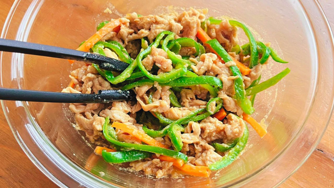 パサパサしない！ コスパよしの「豚こま切れ肉」を、しっとりおいしく調理する「青椒肉絲（チンジャオロース）」【なにもしたくない日のひらめきレシピ・3】の画像8
