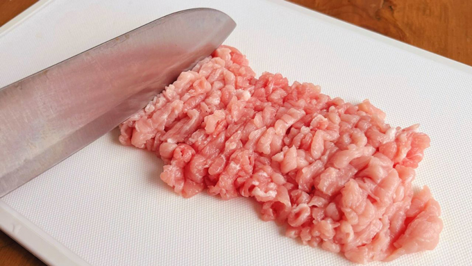 パサパサしない！ コスパよしの「豚こま切れ肉」を、しっとりおいしく調理する「青椒肉絲（チンジャオロース）」【なにもしたくない日のひらめきレシピ・3】の画像2