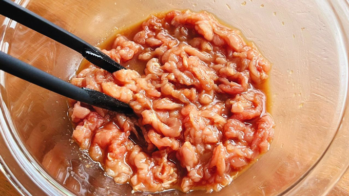 パサパサしない！ コスパよしの「豚こま切れ肉」を、しっとりおいしく調理する「青椒肉絲（チンジャオロース）」【なにもしたくない日のひらめきレシピ・3】の画像5