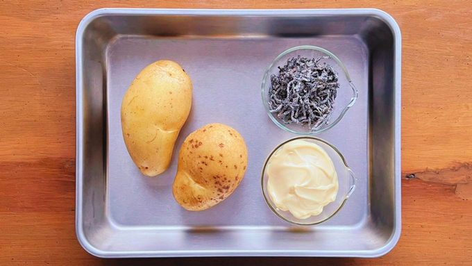じゃがいもはゆでない！ 塩昆布はごはんにのせない！ 「塩昆布ポテサラ」の作り方【なにもしたくない日のひらめきレシピ・4】の画像1