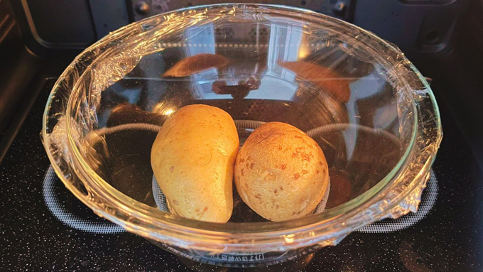 じゃがいもはゆでない！ 塩昆布はごはんにのせない！ 「塩昆布ポテサラ」の作り方【なにもしたくない日のひらめきレシピ・4】の画像2