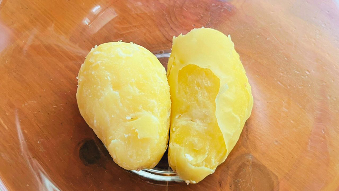 じゃがいもはゆでない！ 塩昆布はごはんにのせない！ 「塩昆布ポテサラ」の作り方【なにもしたくない日のひらめきレシピ・4】の画像4