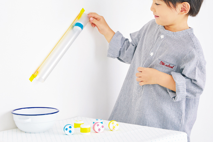 1、2歳から遊べる育脳おもちゃ。ペットボトルのキャップで作る「くまさんスロープ」