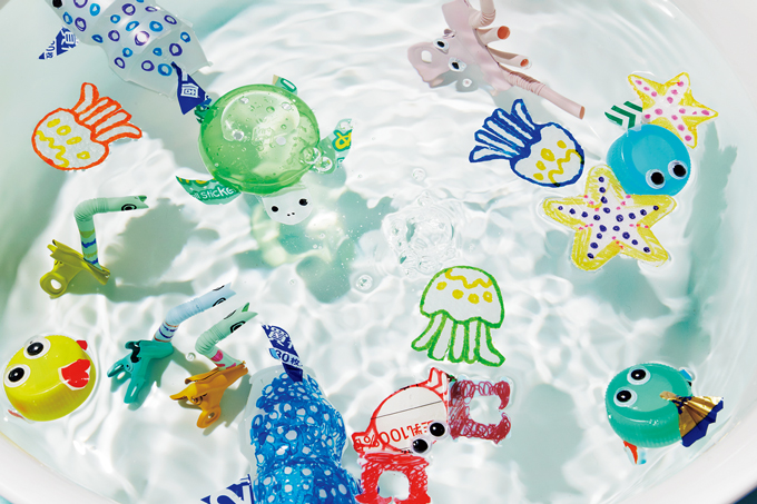 家にある材料を工作して水に浮かべたら…!?「海の生き物すくい」にチャレンジ！【ボーネルンドのきせつとあそぼ！】