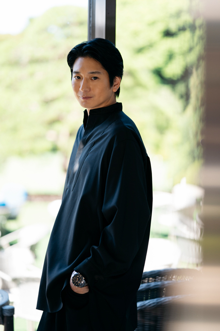 俳優・向井理さんインタビュー「幼いころのサッカーで身につけた、全体を俯瞰で見る力が、今の演技に活きています」の画像1