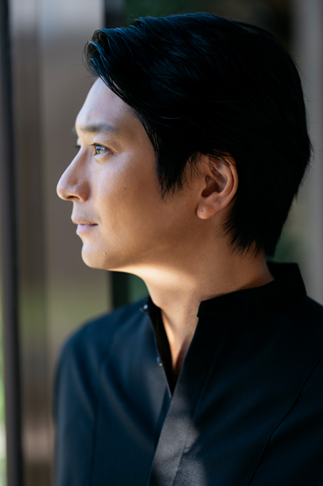 俳優・向井理さんインタビュー「幼いころのサッカーで身につけた、全体を俯瞰で見る力が、今の演技に活きています」の画像3
