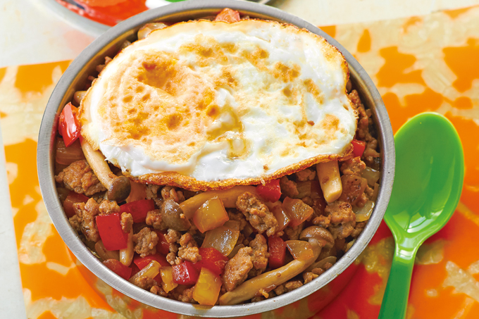 お弁当に『ガパオライス』を子ども向けにアレンジ！ お弁当に目玉焼きを入れるときのコツは…