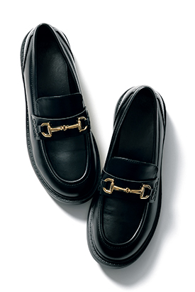 見た目より軽いジーユーのローファーで、保育園の発表会のお手伝いコーデ完成！ 秋のプチプラコーデ【最新号からちょっと見せ】の画像5