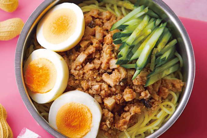 冷めても硬くならないからお弁当にピッタリ! ぐるぐる混ぜて召し上がれ♪「ジャージャー麺」のレシピ