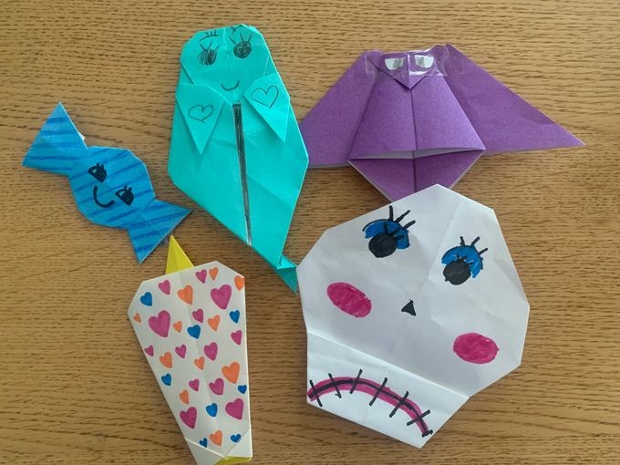 子どもと一緒に「おりがみハロウィン」を作ってみました♪ 毛糸で繋いでガーランドにアレンジ!【編集部スタッフが作ってみた!】の画像1
