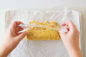 お正月準備は、火を使わずにレンチンで作る華やかなおせち「カニ入り卵焼き」の画像3