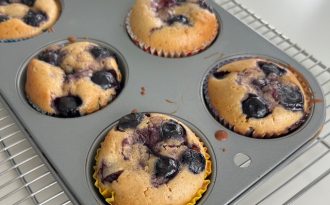 焼くだけ！おやつ「ブルーベリーマフィン」を、担当編集Tがつくってみました【編集部スタッフイチオシ！】