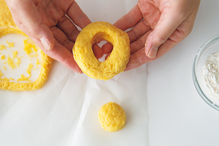 ホットケーキミックスで絵本『ドーナツペンタくん』のかんたんドーナツを作ろう! チョコレートデコレーションのアレンジもご紹介♪の画像9