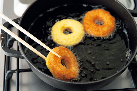 ホットケーキミックスで絵本『ドーナツペンタくん』のかんたんドーナツを作ろう! チョコレートデコレーションのアレンジもご紹介♪の画像10