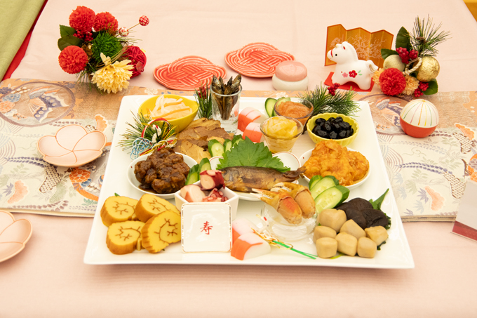 コンビニで豪華「おせち料理」が完成! 盛り付けのコツをおさえて、おしゃれおせちに♪【編集部スタッフイチオシ!】の画像2