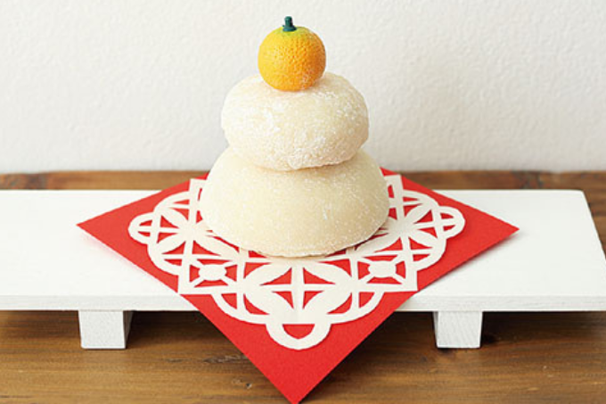 お正月準備に欠かせない「鏡餅の敷き紙」。型紙をダウンロード、写して切ってできあがり！