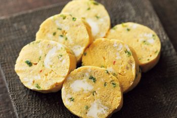 お正月準備は、火を使わずにレンチンで作る華やかなおせち「カニ入り卵焼き」