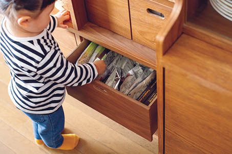 1歳の子どもの手の届く範囲が増えてきた！「たくさん物があっても居心地のいい家」。北欧の物が好きな、YUMIさんのおうち見せて！の画像4