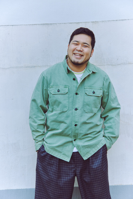 お笑い芸人・松井ケムリさんロングインタビュー。昔からお調子者で明るくてよくボケる子でした【最新号からちょっと見せ】の画像1