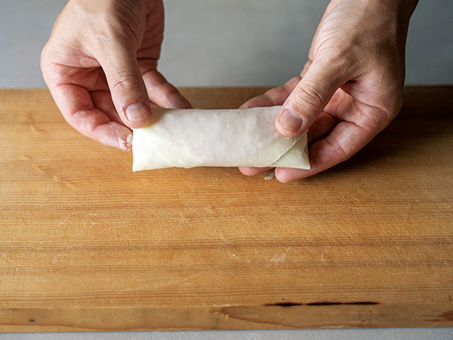 【おうち中華】春巻きの具材にルールはなし! 調味料いらずで手軽に作れる「ハムとキャベツ、チーズの春巻き」のレシピの画像5