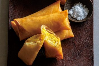 【おうち中華】カレーの香りがアクセント!「カレーポテサラの春巻き」の作り方