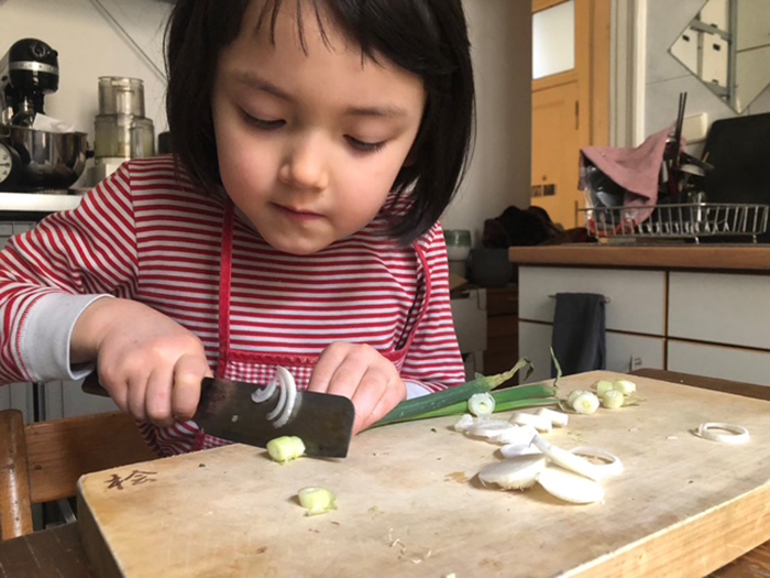 まずは残り物のチャーハンから。親がラクできて、子どもの将来にも役立つ「自炊への誘導」【タベコト in Berlin・116】の画像4