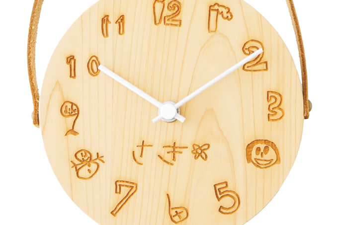 卒園記念品にもおすすめ！ 子どもの手書き文字や絵が転写できる世界にひとつの「時計」【こどモノ2月号】