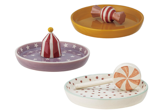 【収納インテリア】「ブルーミングヴィル トレイ」をインテリアのアクセントに! 大事なものやおやつなどを置いて♪