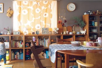 1歳の子どもの手の届く範囲が増えてきた！「たくさん物があっても居心地のいい家」。北欧の物が好きな、YUMIさんのおうち見せて！