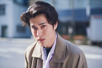 俳優・寛一郎さんインタビュー「母が読んでくれるたびに号泣していた絵本があります」