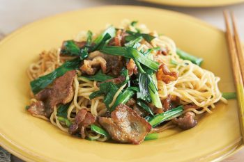 【しょうゆひとつで!】焼きそばもしょうゆのみ!「豚バラとにらの焼きそば」のレシピ