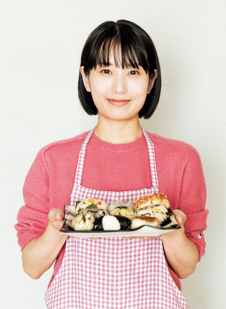 【長谷川あかりさんのおにぎりレシピ】火を使わずに混ぜるだけでOK「基本の塩おにぎり」＆「三色おにぎり」の作り方の画像1