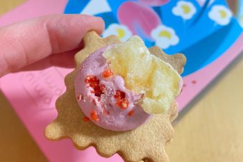 【編集部スタッフイチオシ！】ピーチチーズクリームサクサクサブレが楽しめる♪ 華やかおやつ「フラワーベッド」