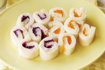 【食パンレシピ】ポイントは巻き方！ ひと口サイズで子どもも食べやすい「ジャムのロールサンド」