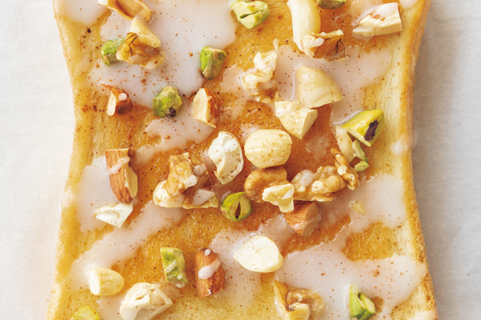 【食パンレシピ】おやつにも食事にも！ロールしてない「シナモンロール」の作り方