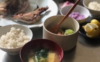 ごはんと味噌汁があればいい。子どもはそれで、不平を言わない。むしろ気にするのは「お母さんの機嫌」がいいかどうか【タベコト in Berlin・120】