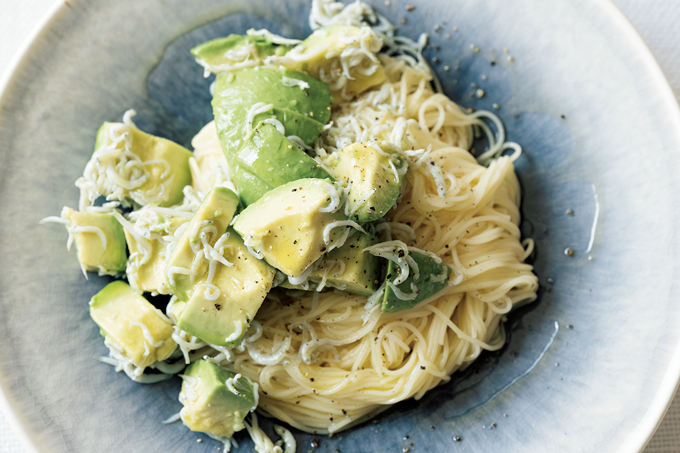 【パスタのレシピ】麺さえあれば何とかなる！キリッと爽やかな「しらすとアボカドの冷製パスタ」