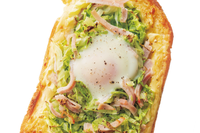 【食パンレシピ】いろいろな食感が楽しい♪ 巣ごもりエッグをトーストにオン!