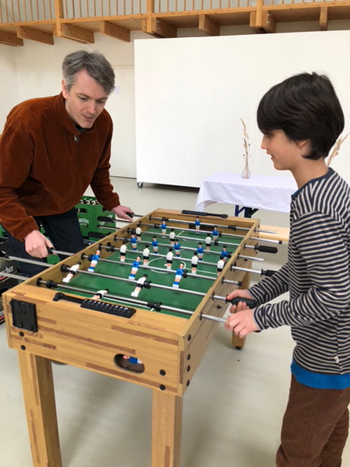 誕生会や結婚式など、ドイツでは手作りパーティーが盛ん。皆で料理を少しずつ持ち寄り、ケーキや音楽演奏まで自前でまかなう豊かな時間です。【タベコト in Berlin・125】の画像2