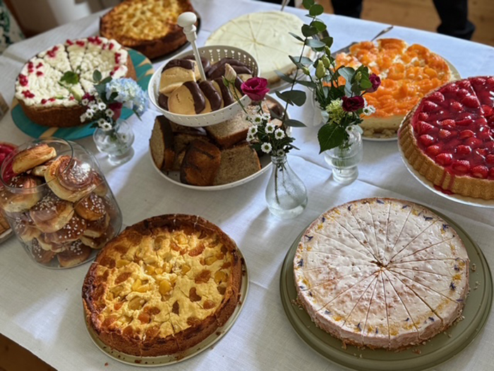 誕生会や結婚式など、ドイツでは手作りパーティーが盛ん。皆で料理を少しずつ持ち寄り、ケーキや音楽演奏まで自前でまかなう豊かな時間です。【タベコト in Berlin・125】の画像5