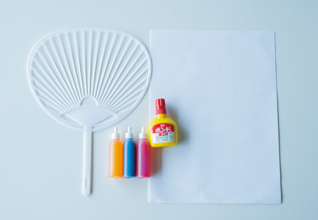 【自由研究にもなる夏のクラフト】どんな模様が出るかな? 開くまでのお楽しみ♪「虹色うちわ」の作り方の画像2