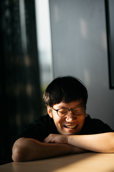芸人・男性ブランコ平井まさあきさんインタビュー「『そのままやってたら順番が回ってくるやろ』芸人仲間の何気ない一言に救われてきたから、頑張れる」の画像1