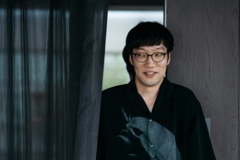 芸人・男性ブランコ平井まさあきさんインタビュー「『そのままやってたら順番が回ってくるやろ』芸人仲間の何気ない一言に救われてきたから、頑張れる」